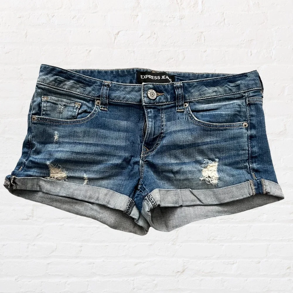 Like 🆕 Express distressed jean 2.5” inseam cuffed shorts